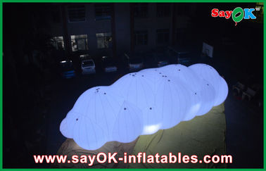 บอลลูนลอยบอลลูนมีเมฆลอย 0.18 มิลลิเมตรในอากาศพร้อมไฟ LED