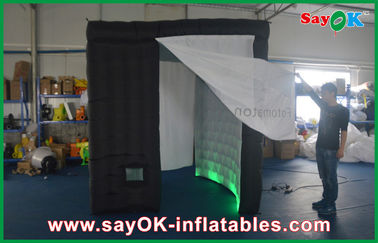 Inflatable Photo Studio Advertising Inflatable Photo Booth ทนทาน สวยงาม 2.4 X 2.4 X 2.4m