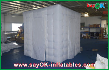 Photo Booth Props งานแต่งงานขนาดใหญ่ Inflatable Cube Photo Booth Enclosure สีขาว 210 D Oxford ผ้า