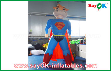 สีฟ้า / สีแดงพอง Superman วัวสัตว์ที่กำหนดเองแบบจำลอง Inflatable สัตว์