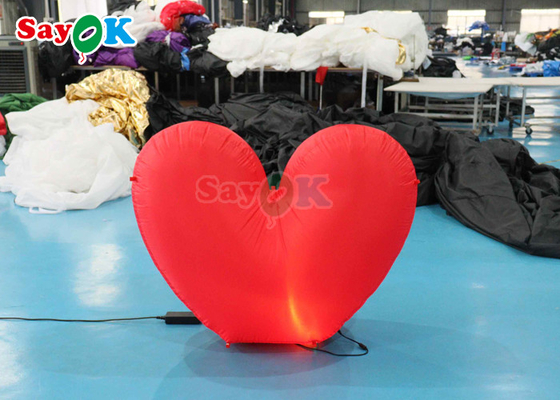 หัวใจขนาดใหญ่แบบลม สีแดง แสง สถานที่เสนอแต่งงาน