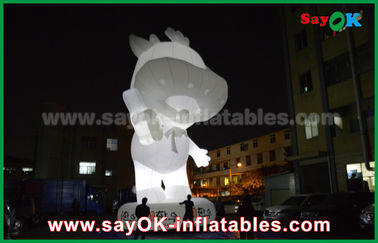 ตุ๊กตาหมีพองตัวอักษรขาวความสูง 10 เมตร