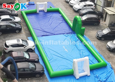 เกมฟุตบอลทำให้พองสีเขียว PVC Commercial Inflatable Soccer Field 20 * 8m รับประกัน 2 ปี