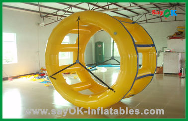 ตลกสีเหลือง Rolling Inflatable น้ำของเล่นอุปกรณ์อุทยานน้ำ