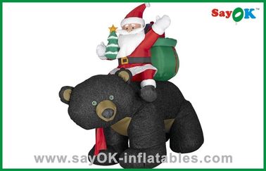 คริสต์มาสคริสมาสต์ Snowman ตกแต่งพองด้วยของขวัญและหมีดำ