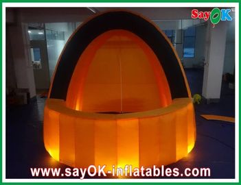 บูธโฆษณาพองผ้าสีส้ม Inflatalbe Bar Airproof สำหรับผับ / งานพร้อมไฟ LED