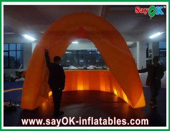 บูธโฆษณาพองผ้าสีส้ม Inflatalbe Bar Airproof สำหรับผับ / งานพร้อมไฟ LED