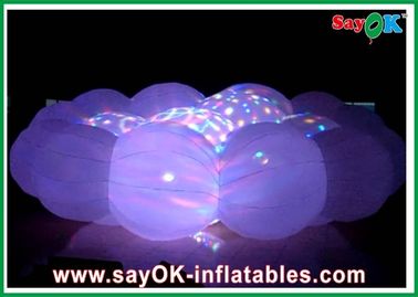 White Party LED ball อุปกรณ์ประกอบฉากเป่าลมสีขาวเมฆพองสำหรับไนท์คลับ