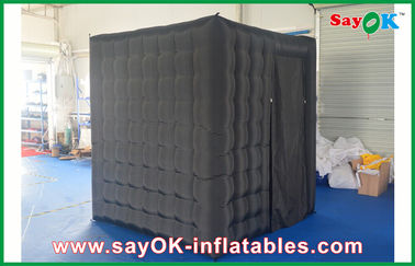 สตูดิโอถ่ายภาพระดับมืออาชีพ Black Waterproof Cube Photo Booth Inflatable 1 Door Curtain For Event
