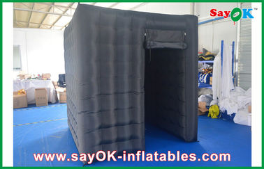 สตูดิโอถ่ายภาพระดับมืออาชีพ Black Waterproof Cube Photo Booth Inflatable 1 Door Curtain For Event