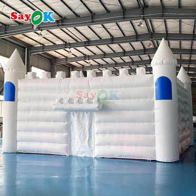 เต็นท์ปราสาทเป่าลมกันไฟกันน้ำกัน UV สีขาวสั่งทำพิเศษสำหรับงานแต่งงานและปาร์ตี้นอกสถานที่
