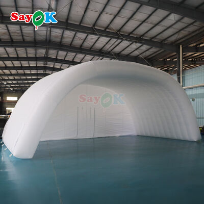 เต็นท์เป่าลมกันสภาพอากาศสีขาวสำหรับเวทีกลางแจ้ง คอนเสิร์ต และการแสดง