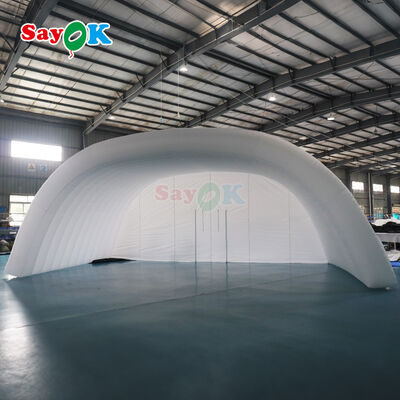เต็นท์เป่าลมกันสภาพอากาศสีขาวสำหรับเวทีกลางแจ้ง คอนเสิร์ต และการแสดง