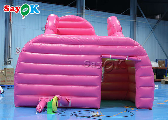 หอเต็นท์สนามพัดลม 4.5x3x3.8m รูปทรงรถสีชมพู หอเต็นท์อากาศพัดลม Candy Food Floss Booth สําหรับกลางแจ้ง