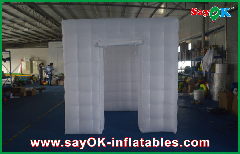 Photo Booth Props งานแต่งงานขนาดใหญ่ Inflatable Cube Photo Booth Enclosure สีขาว 210 D Oxford ผ้า