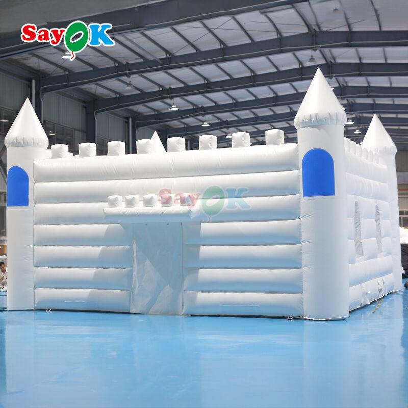 เต็นท์ปราสาทเป่าลมกันไฟกันน้ำกัน UV สีขาวสั่งทำพิเศษสำหรับงานแต่งงานและปาร์ตี้นอกสถานที่